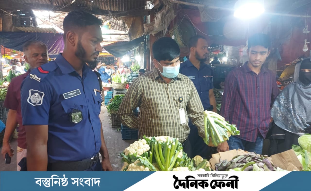 ভোক্তা অধিকারের অভিযান: পেঁয়াজের দাম বেশি নেওয়ায় ৪ হাজার টাকা জরিমানা